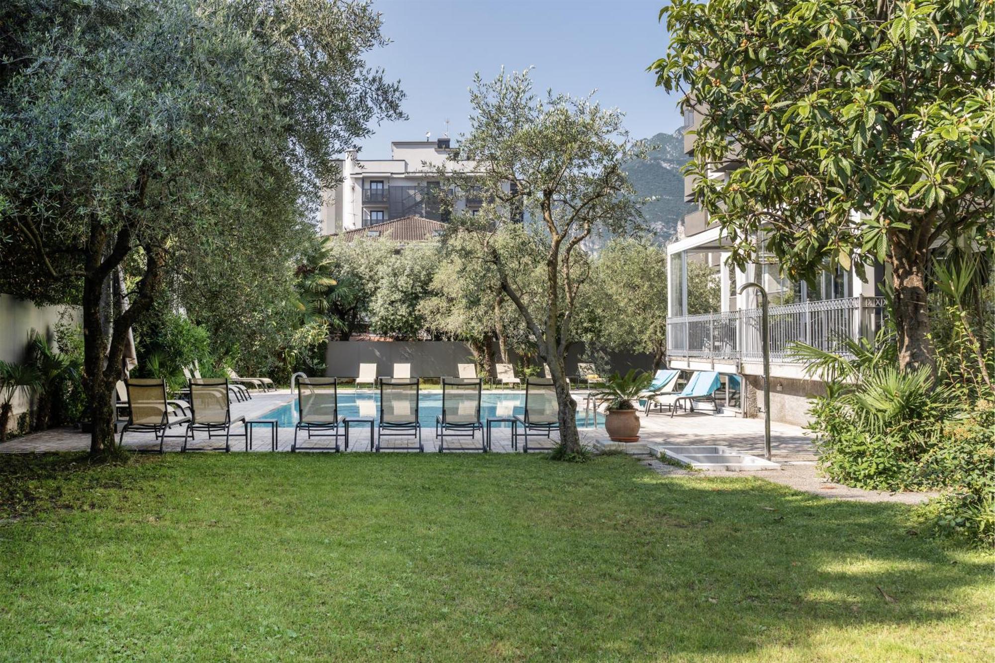 Hotel Gabry Riva del Garda Exterior photo